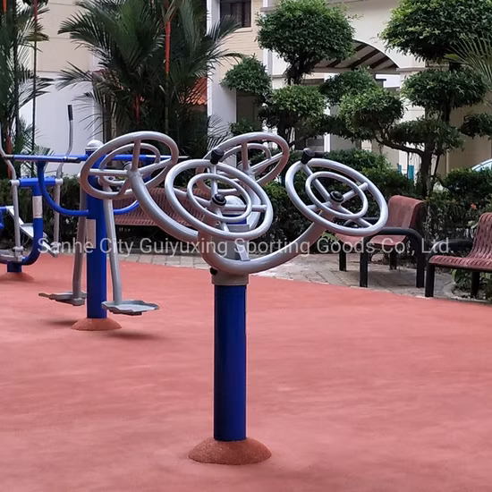 Equipamento de ginástica público para parque bonito ao ar livre